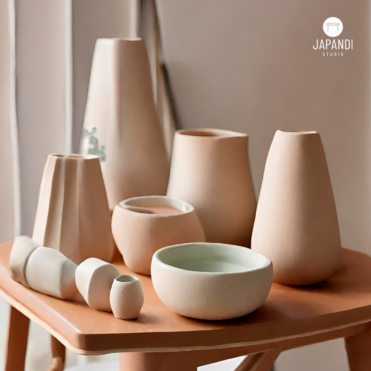 
                Dale vida a tu hogar: Cómo incorporar piezas de arte en la decoración
              