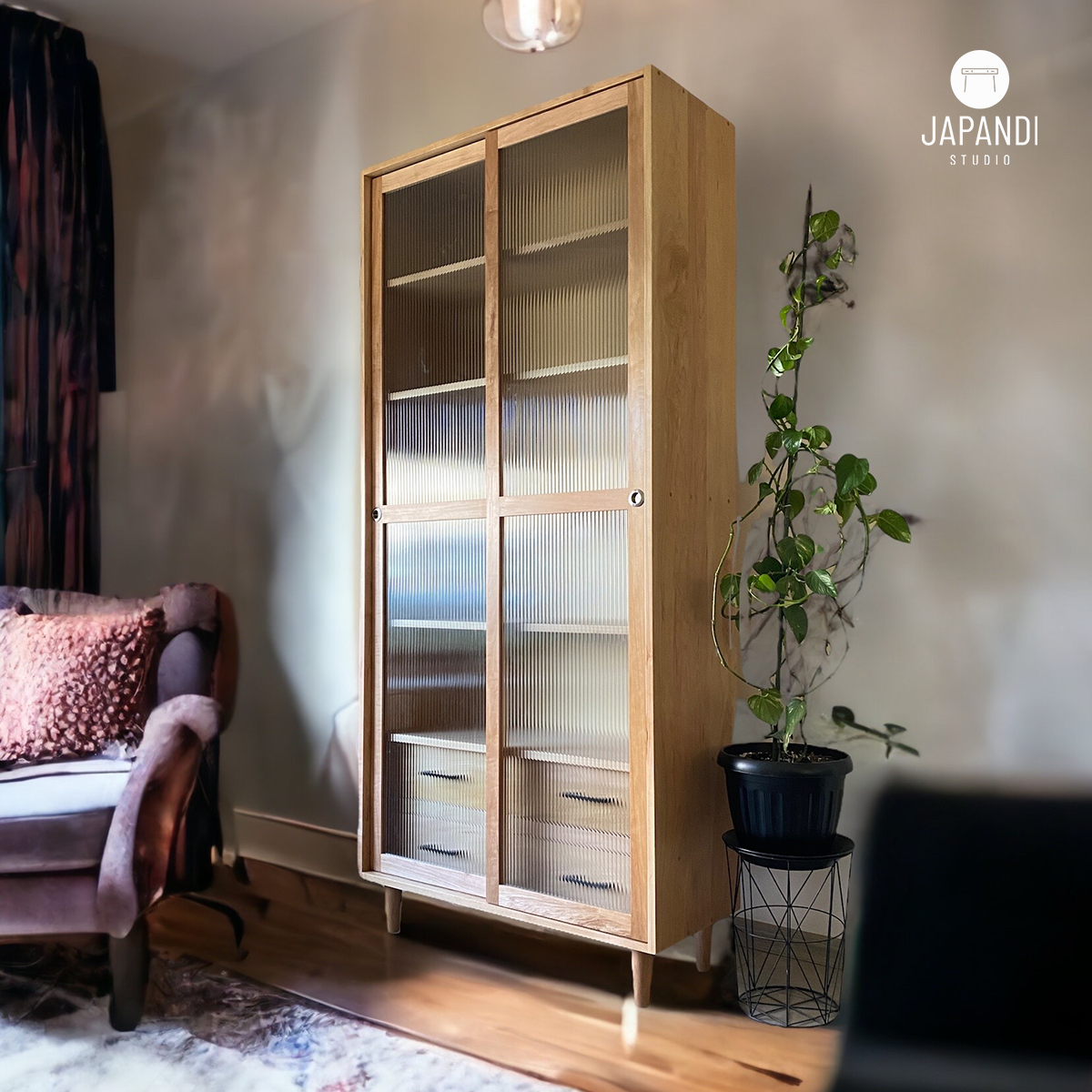 
                Vitrinas Japandi Studio: Diseño minimalista y funcional para exhibir tus elementos favoritos
              